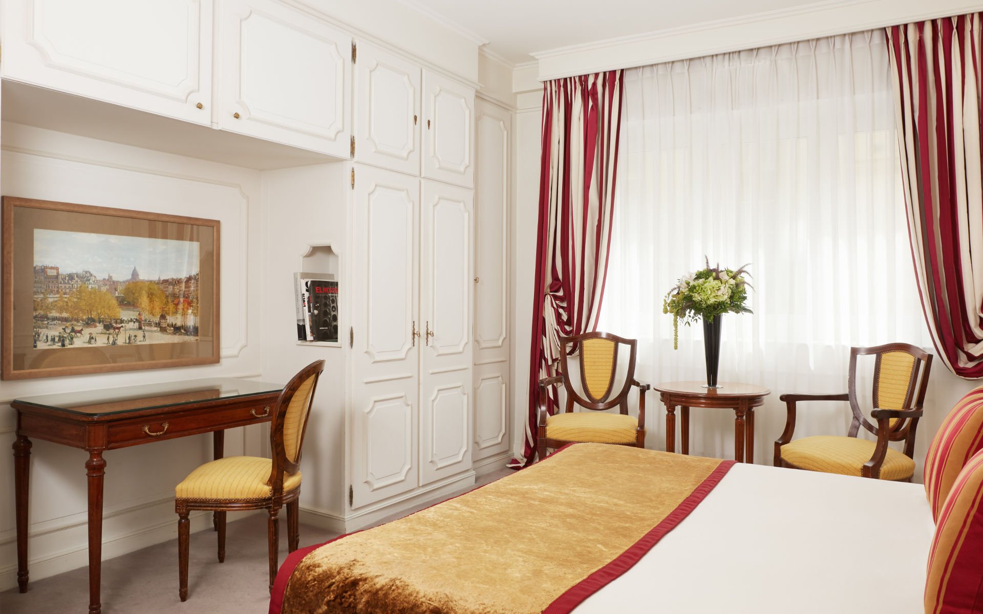 260/Rooms/Classique/Room_Deluxe_3_-__Majestic_Hotel-Spa.jpg