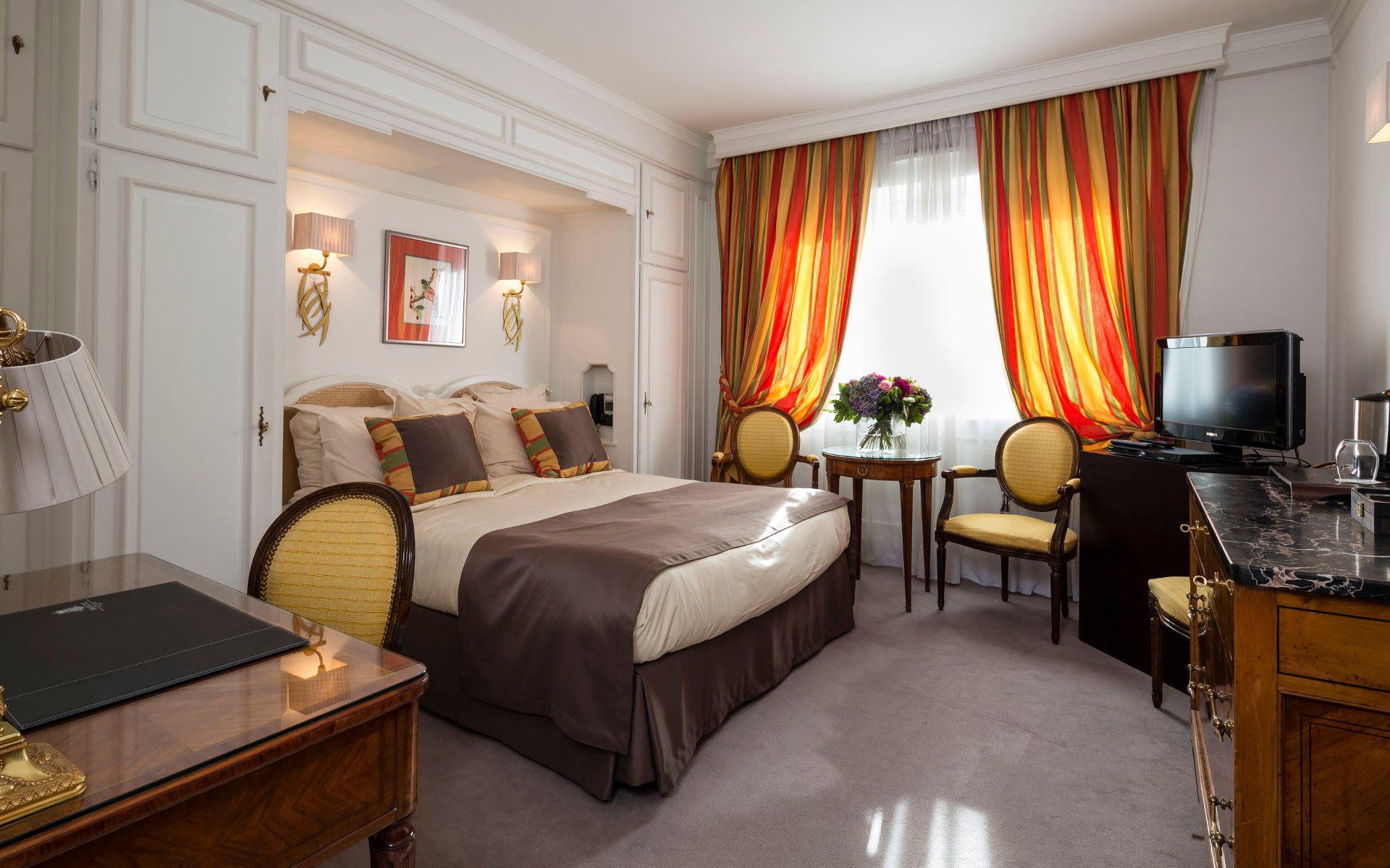 260/Rooms/Classique/Room_Deluxe_4_-__Majestic_Hotel-Spa.jpg